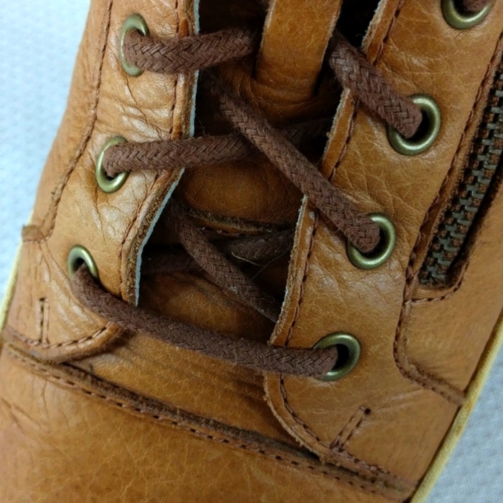 Born Paloma Leather 8M Woman Casual Sneakers Side Zipper - Picture 2 of 12